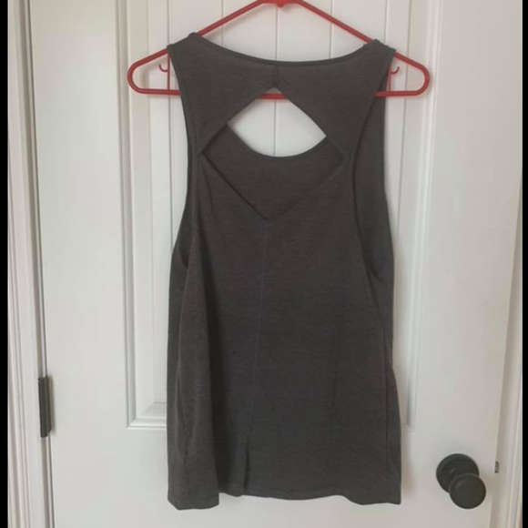 Reebok tank - Picture 2 of 2